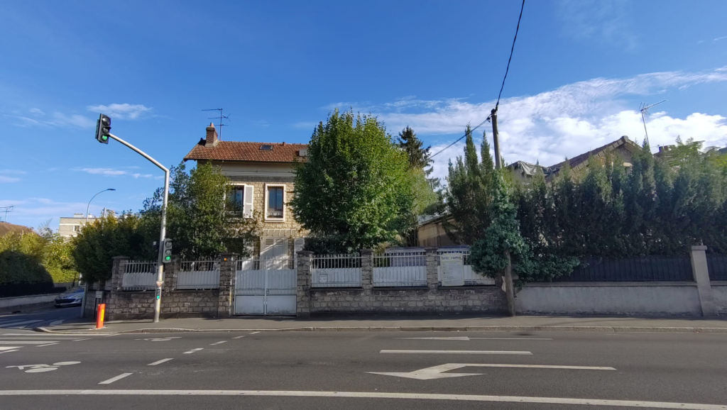 emplacement actuel avec quelques maisons