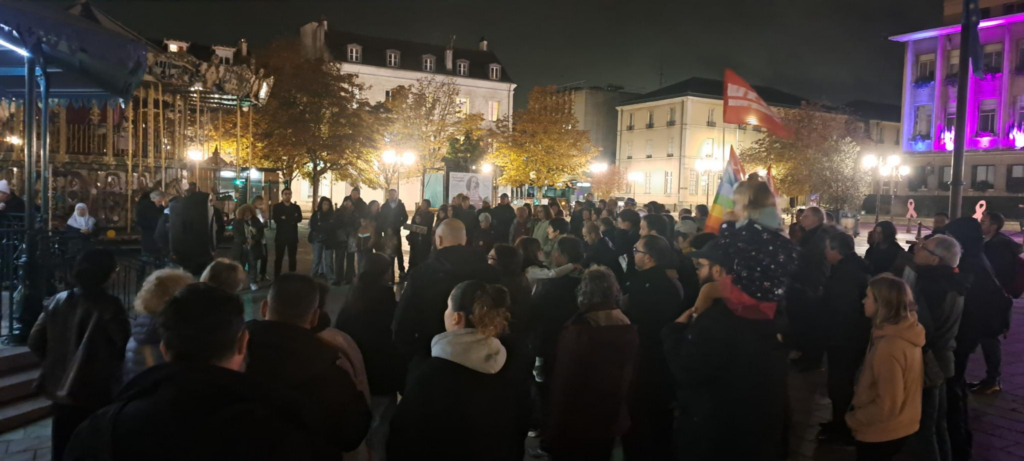 rassemblement place de la République à Poissy